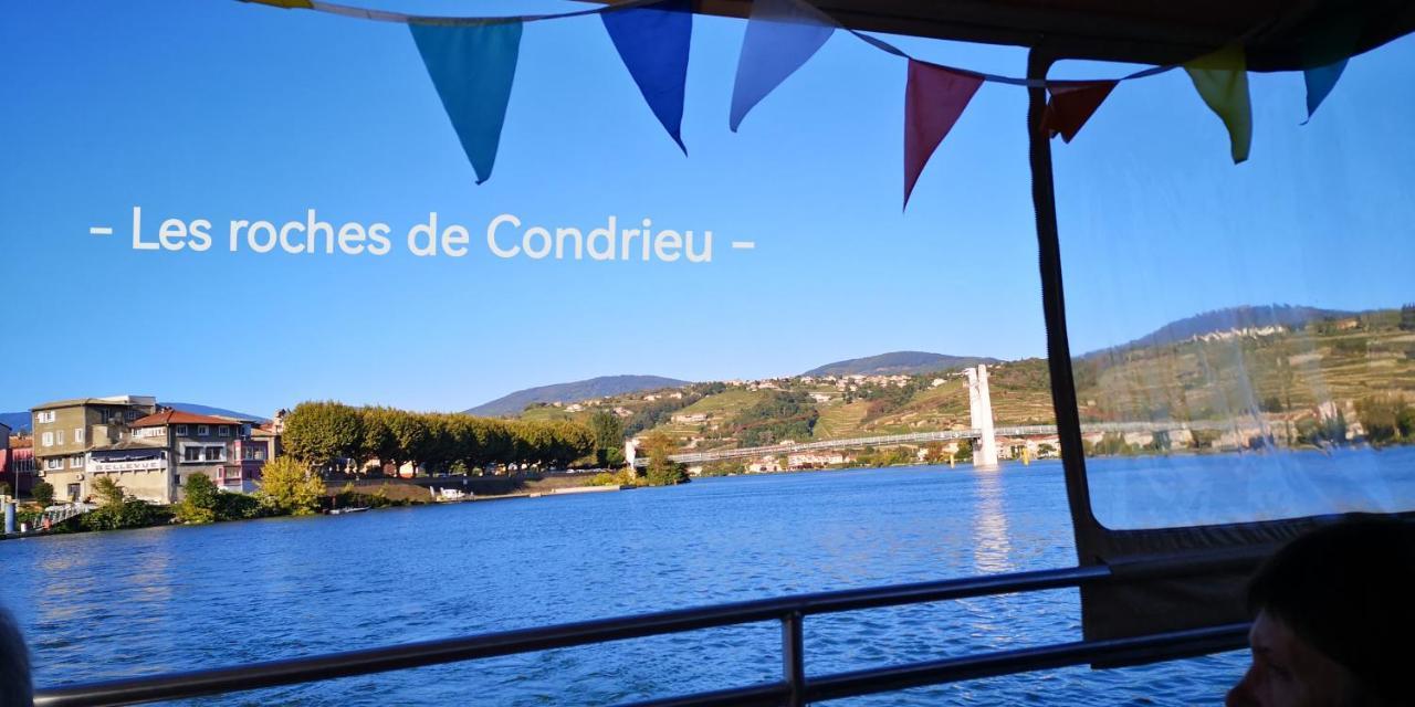 Comme A La Maison Clonas-sur-Vareze 外观 照片