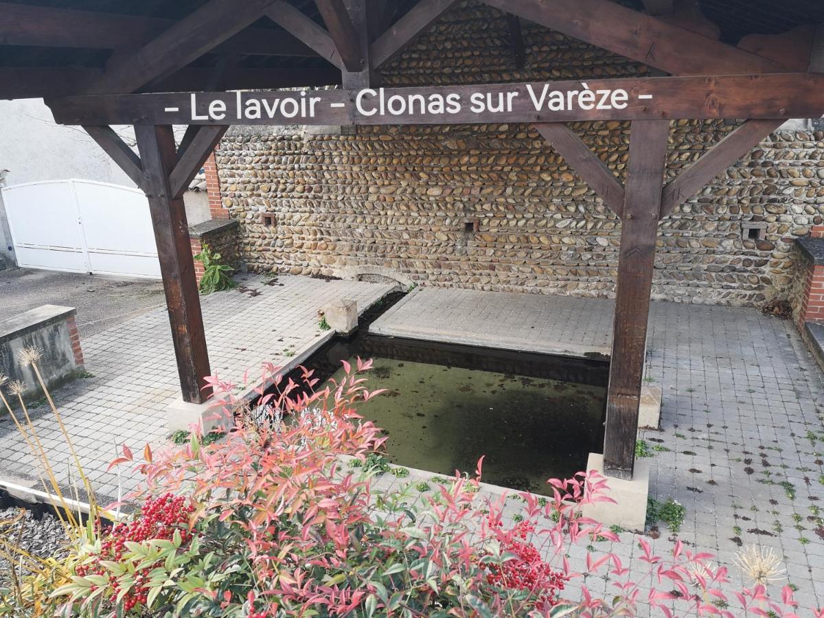 Comme A La Maison Clonas-sur-Vareze 外观 照片